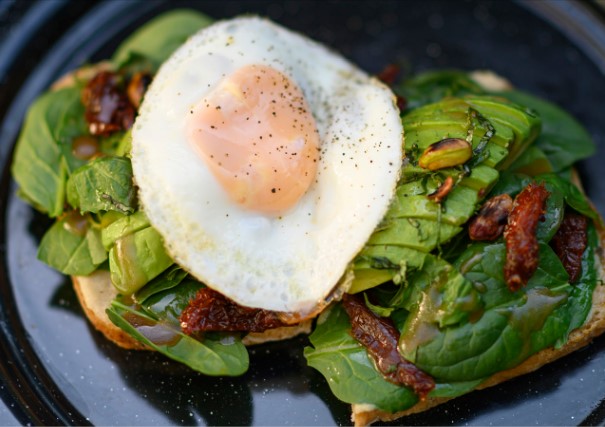 https://landing.paninos.mx/assets/img/menus/desayunos-tostadas-de-pan-de-masa-madre-paninos.jpg